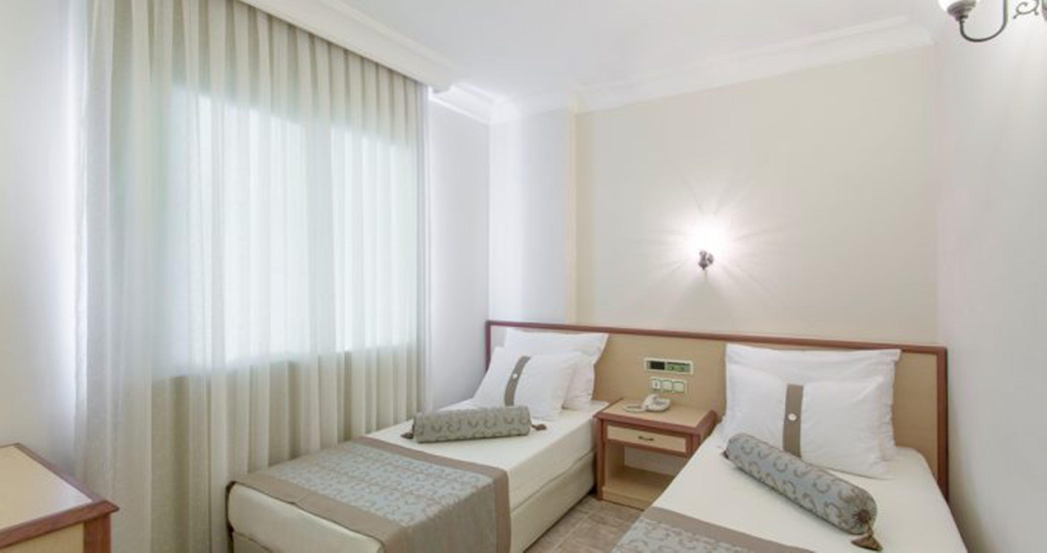 אלאניה Villa Sunflower Hotel מראה חיצוני תמונה