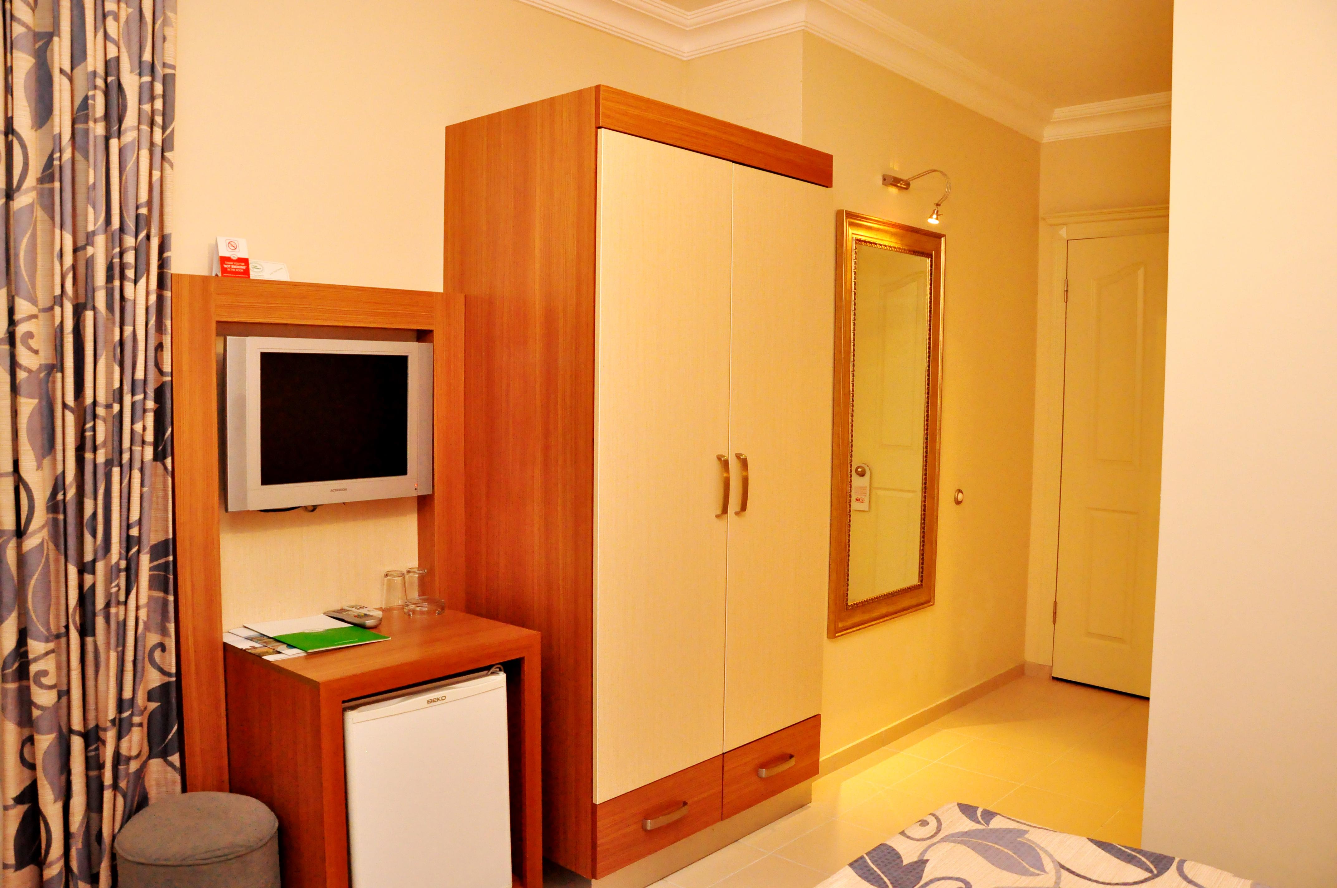 אלאניה Villa Sunflower Hotel מראה חיצוני תמונה