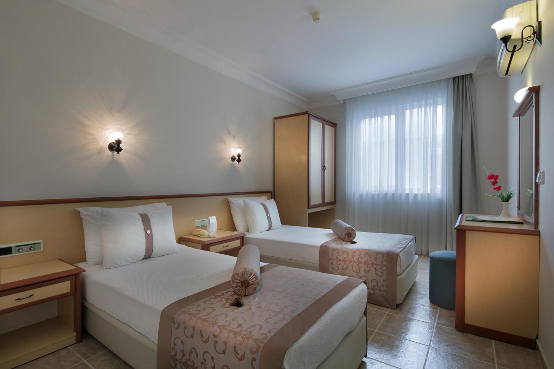אלאניה Villa Sunflower Hotel מראה חיצוני תמונה