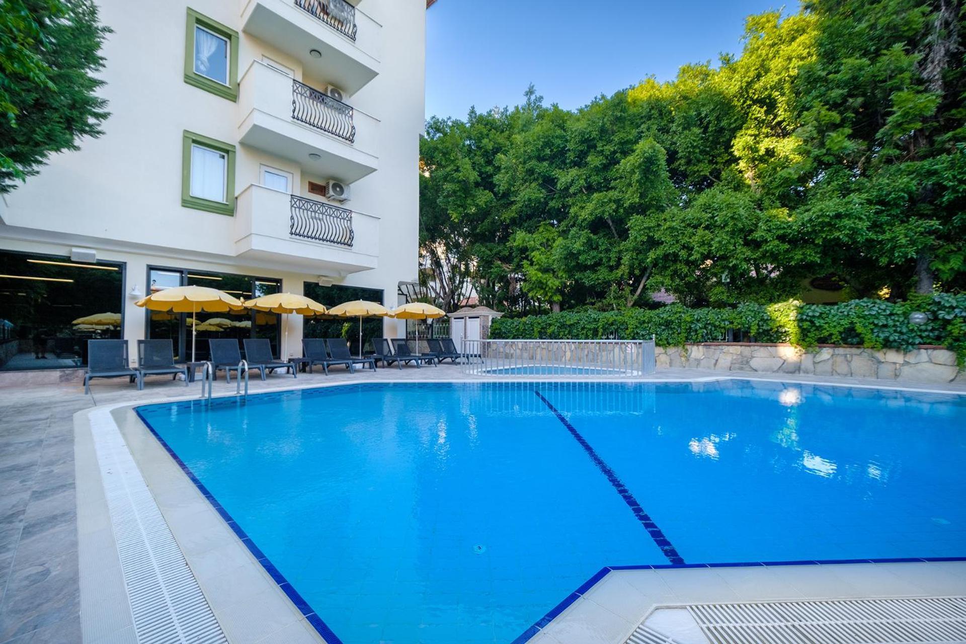 אלאניה Villa Sunflower Hotel מראה חיצוני תמונה